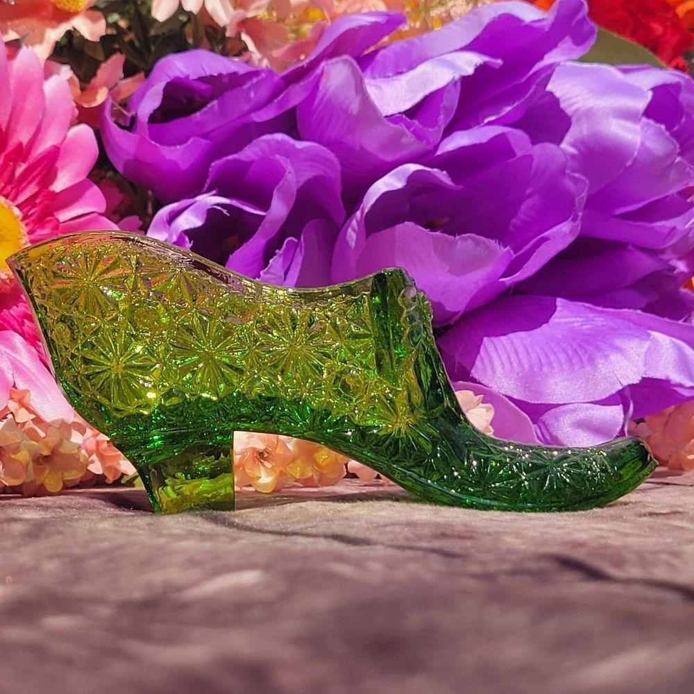 Vintage Daisy & Button Pattern Green Pressed Glass Shoe